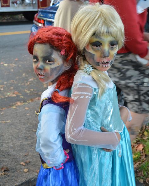 Zombie Elsa and Anna Halloween Costumes #ZombieElsa #ZombieAnna #Frozen #ZombiePrincess Zombie Elsa, Kids Zombie Makeup, Anna Halloween Costume, Zombie Princess, Zombie Halloween Makeup, Halloween Makeup For Kids, Zombie Birthday, Halloween Makeup Pretty, Pretty Halloween