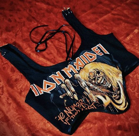 Iron Maiden Shirt Outfit, Tshirt Corset Outfit, Rock Tshirt Design, Alt Clothes Diy, Primitive Clothing, Ropa Upcycling, Iron Maiden Shirt, Cut Tee Shirts, Rock Tshirt