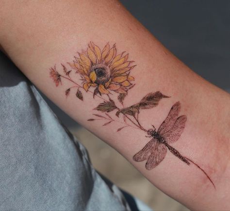 Sunflower Dragonfly Tattoo, Sunflower And Hummingbird Tattoo, Dragonfly Flower Tattoo, Watercolor Dragonfly, Smelling Flowers, Sunflower Drawing, Sunflower Tattoos, Hummingbird Tattoo, Dragonfly Tattoo