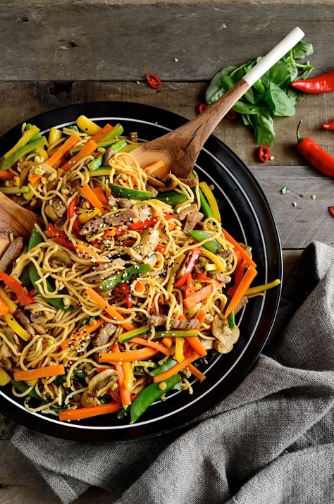 Korean beef stir-fry with vibrantly colourful vegetables and egg noodles, all tossed together in a spicy Sriracha sauce Egg Noodle Stir Fry, Spicy Korean Beef, Beef Stir Fry Recipe, Stir Fry With Egg, Egg Noodle Recipes, Stir Fry Recipe, Asian Sauce, Korean Beef, Beef Stir Fry