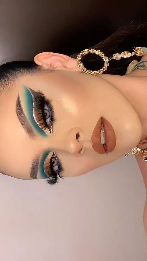 Nude Cut Crease Makeup, Double Cut Crease Eye Makeup, Full Cut Crease Eye Makeup, Cut Crease Makeup Looks, Full Color Makeup, Full Cut Crease, Maquillaje Full Color, Maquillaje Cut Crease, Makeup Verde