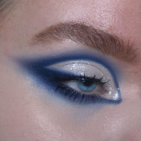 @shoprivka Diamonds glow pigment works so well with this blue🤤🤤 This month I am donating 100% of y Rivka earnings to charities fdealing… Ethereal Eyeshadow, Makeup Fake, Maquillage On Fleek, Mekap Mata, Swag Makeup, Smink Inspiration, Ethereal Makeup, Dope Makeup, Edgy Makeup