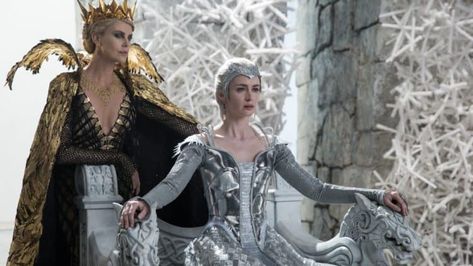 Hardcore Henry, Queen Ravenna, Snowwhite And The Huntsman, Cartoon Movie Characters, The Huntsman, Evil Queens, Neo Noir, Movie Costumes, Ice Queen