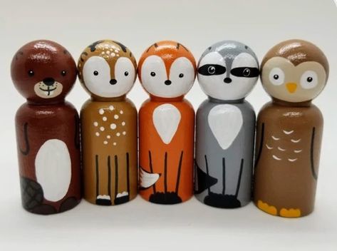 Diy Outdoor Toys, Animal Themed Birthday Party, Doll House People, Wood Peg Dolls, Tuff Tray, Peg People, Clothespin Dolls, Forest Creatures, Doll Painting