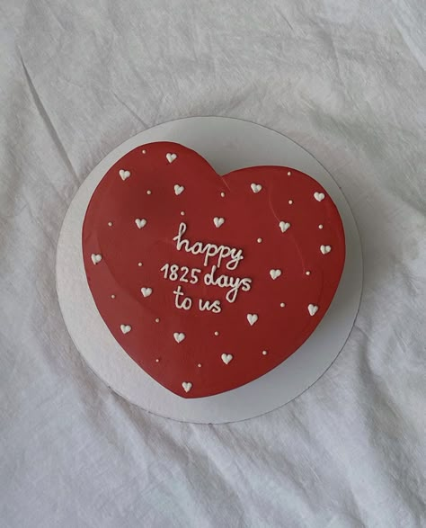 Anniversary Cakes Ideas Couple, Kue Anniversary, Simple Anniversary Cakes, 1st Anniversary Cake, Anniversary Gift Ideas For Him Boyfriend, Anniversary Cake Designs, Cake For Boyfriend, Happy Anniversary Cakes, Korean Cake