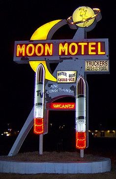 Most excellent neon: Moon Motel :: Howell, NJ Motel Sign, Foto Transfer, Vintage Neon Signs, Water Bed, Neon Nights, Retro Sign, Old Signs, Neon Art, To Infinity And Beyond