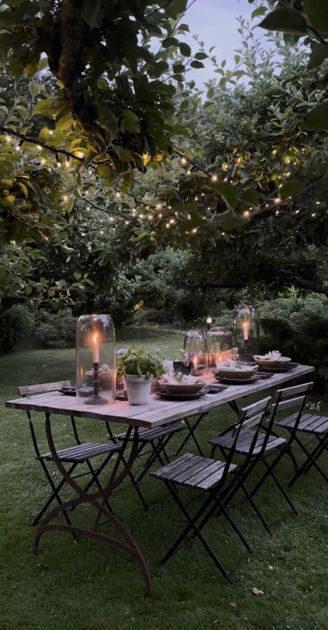 Garden table Long Garden Table, Backyard Table Ideas, Table In Garden, Small Garden Table, Mint Paint, Backyard Table, Garden Dining Table, 2024 Bedroom, Recessed Lighting Fixtures