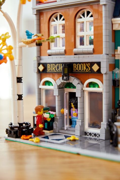 Lego Creator Expert, Lego Bookshop, Lego Library, Lego Modular, Lego Creative, Comic Book Store, Lego Room, Toy Design, Book Shop