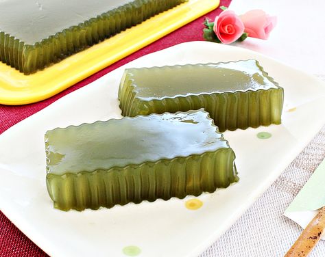 Honey Green Tea Jelly recipe - Foodista.com Matcha Jelly, Tea Jelly, Jelly Desserts, Green Tea And Honey, Green Tea Recipes, Matcha Recipe, Iced Tea Recipes, Jello Recipes, Matcha Green Tea Powder