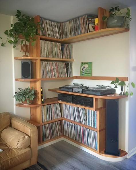 Bliss Woodworks on Instagram: “Custom built in vinyl shelving made from reclaimed Douglas Fir. Has a display shelf for what you’re playing too. 📸@azellaz” Apartment Planning, Realistic House, Homemaking Ideas, Koti Diy, Studio Aesthetic, Home Music Rooms, Nyc Apt, Vinyl Room, Record Room