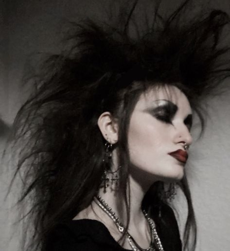 Goth Hair No Bangs, Trad Goth Hairstyles, Bats Nest Hair, Trad Goth Hair, Goth Haircut, Backcombed Hairstyles, Deathrock Fashion, Goth Hairstyles, Trad Goth Makeup