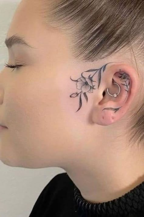 Small Ear Tattoos, Tattoo Oreille, Tattoo Ideas Feminine, Small Face Tattoos, Hairline Tattoos, Behind Ear Tattoos, Face Tattoos For Women, Ear Tattoo Ideas, Girl Face Tattoo