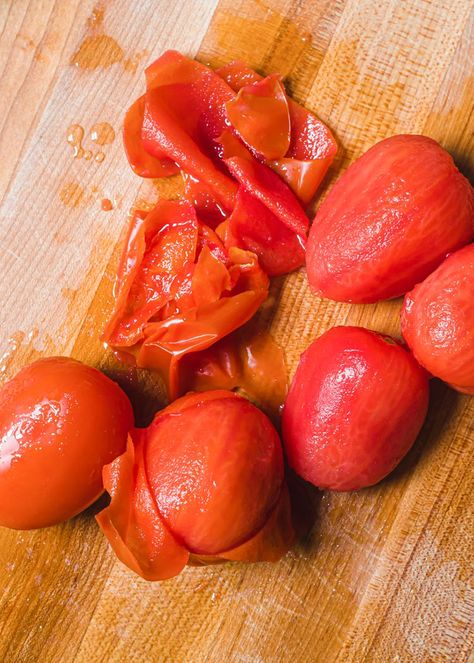 How a Clever Cook Peels Tomatoes Peeling Tomatoes, Peel Tomatoes, Freezing Tomatoes, Varieties Of Tomatoes, Cooking Tomatoes, Homemade Spaghetti, How To Peel Tomatoes, Small Tomatoes, Canning Tomatoes