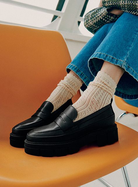 Platform Penny Loafers, Womens Loafers Outfit, Penny Loafers For Women Outfits, Heeled Loafers Outfit, Penny Loafers Outfit, Theatre Tech, Loafers For Women Outfit, Socks And Loafers, Loafers And Socks