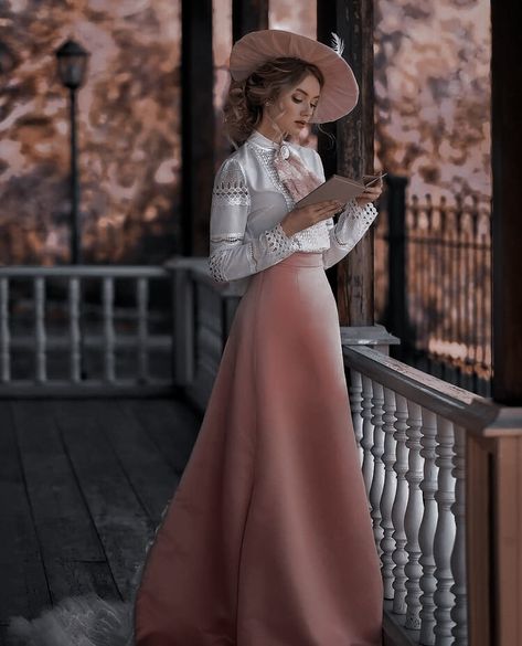 Vintage Outfits 1800s Aesthetic, Victorian Governess Dresses, 1884 Fashion Women, Colonial Outfit For Women, Old Fashion Women Vintage, Modern 1800s Fashion, 1800s Outfit Women, Victorian England Fashion, Old Fashioned Dresses Victorian