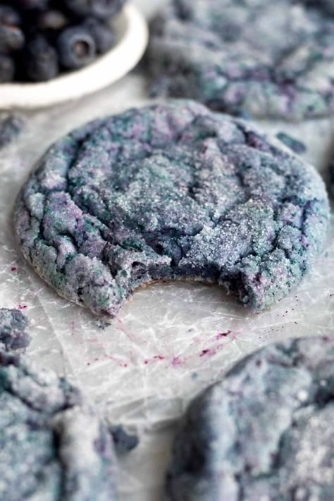 Blueberry Sugar Cookies, Lane And Grey Fare, Eggless Sugar Cookies, Purple Cookies, Eggless Cookies, Plats Healthy, Blueberry Cookies, Decorating Hacks, Berry Berry