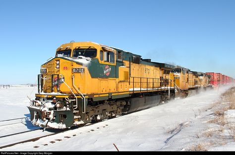 RailPictures.Net Photo: CNW 8701 Chicago & North Western Railroad GE C44-9W (Dash 9-44CW) at Creston, Illinois by Gary Morgan Railroad Photoshoot, Northern Pacific Railroad, Clinchfield Railroad, Wisconsin Central Railroad, Chicago Northwestern Railroad, Western Maryland Railroad, Train Pictures, Steam Locomotive, Illinois