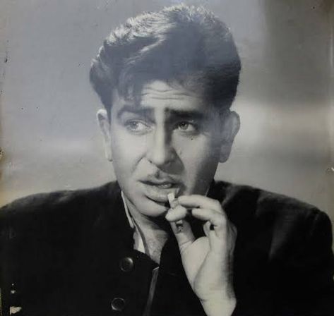 Raj Kapoor Actor, Raj Kapoor, Journal Books, Diy Journal Books, Vintage Bollywood, Vintage Icons, Interesting People, Diy Journal, Bollywood Actors