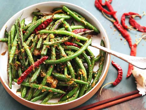 Easy Gan Bian Si Ji Dou (Sichuan Dry-Fried Green Beans) Recipe Dried Green Beans, Fried Green Bean Recipes, Sichuan Recipes, Clean Meal Ideas, Dry Fried Green Beans, Asian Vinaigrette, Vegetables For Dinner, Lowcarb Meals, Green Bean Seeds