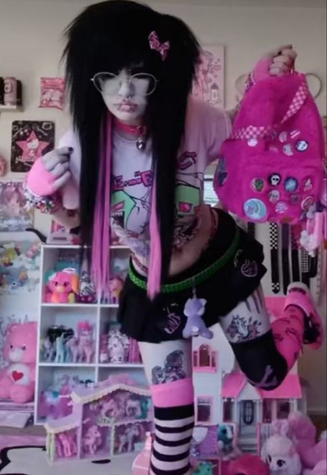 Scene Emo Fashion, 2000s Scene, Scene Aesthetic, Scene Goth, Emo Scene Hair, Scene Girl, Scene Core, Goth Scene, Scene Queens