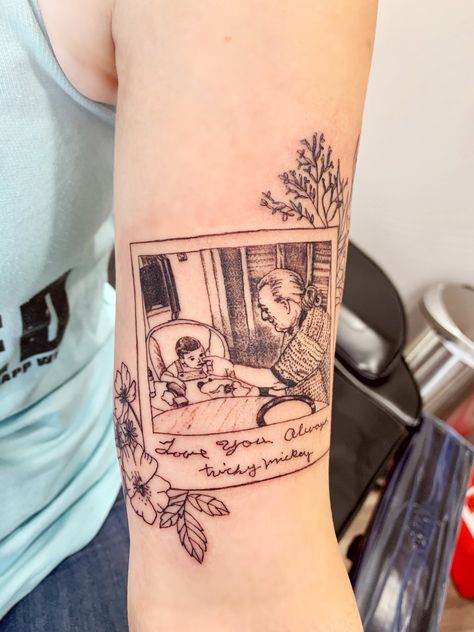 𝓜𝓲𝓬𝓱𝓪𝓮𝓵𝓪 𝓦𝓮𝓻𝓷𝓮𝓻 🔬🧬 on Twitter: "Tattoo #2: Polaroid of my Papa & I with his handwriting saying, “Love you always, tricky mickey”, because that’s what he always called me.💜 I miss him everyday.😔💕 #tattoo #polaroid #papa #grandpa #love #family… https://t.co/Fa3UOMgNqj" Grandfather Tattoos Memories, Grandpa Memorial Tattoo For Men, Polaroid Pic Tattoo, Time Warp Tattoo, Papaw Tattoos In Memory Of, Polaroid Picture Tattoo Ideas, Grandpa Memory Tattoo, Unique Memorial Tattoos Grandpa, Polaroid Tattoo Minimalist