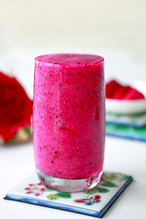 Dragon Fruit Juice, Fruit Juice Cocktails, Dragon Fruit Benefits, Frozen Fruit Smoothie, Red Dragon Fruit, Buah Naga, Dragon Fruit Smoothie, Fruit Chip, Ikaria Lean Belly Juice