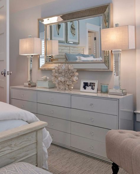 Be-Astonished-by-the-Boldest-Bedroom-Mirrors-You-Will-Ever-See-7 Be-Astonished-by-the-Boldest-Bedroom-Mirrors-You-Will-Ever-See-7 Mirror Bedroom Decor, Zimmer Diy, Bold Bedroom, Mirrored Bedroom Furniture, Style Dresser, Bed Platform, Luxe Style, Trendy Bedroom, Dresser Decor