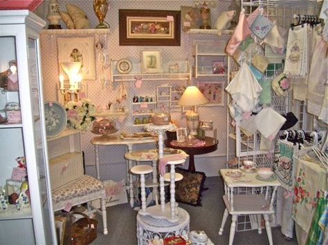 Antique Mall Booth Ideas, Vintage Market Booth, Antique Store Displays, Wardian Case, Vintage Booth Display, Flea Market Booth, Antique Booth Displays, Antique Mall Booth, Antique Booth Ideas