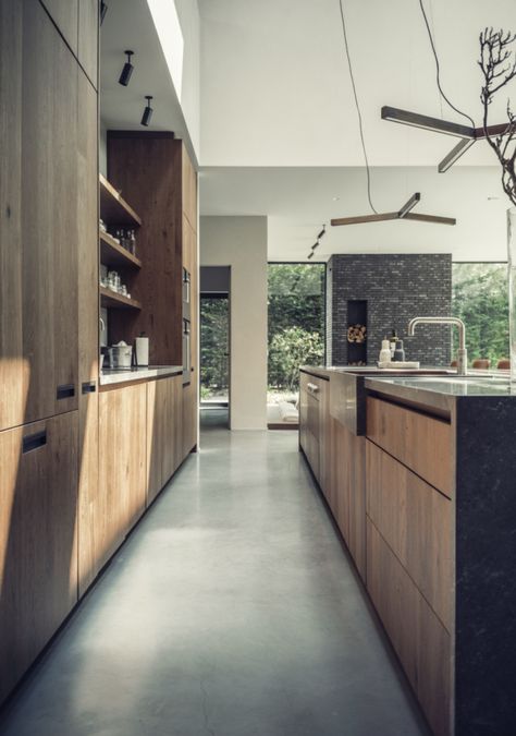 Kitchen With Wooden Floor, Wooden Kitchen Design, Modern Wooden Kitchen, Urban Decor, Diy Kitchen Decor, Kitchen Design Ideas, Modern Farmhouse Kitchens, Wooden Kitchen, Kitchen Style