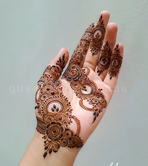 Floral Mehendi Designs Front Hand Full, Heena Design Modern Front Hand Designs, Mehandi Designs For Hands Front Side, Left Front Hand Mehndi Designs, Modern Mehndi Designs Simple Front Hand Easy Full, Front Finger Mehndi Design, Mehndi Designs Drawing, Front Side Mehndi Design, Finger Mehendi Design