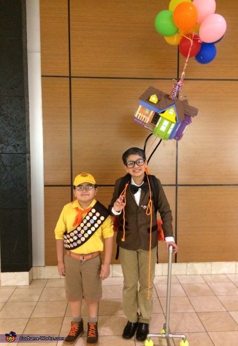 Russell and Mr.Fredrickson from Up - 2013 Halloween Costume Contest via @costumeworks Mr Fredrickson Costume, Mr Fredrickson, Russell Up Costume, Zombie Couple Costume, Friends Boys, Up Halloween Costumes, Twin Halloween, Twin Halloween Costumes