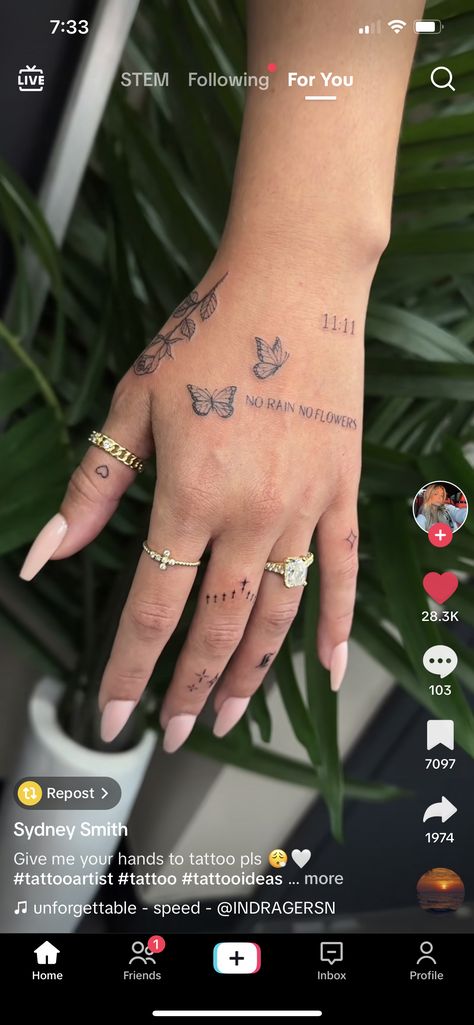 Pretty Tattoo Ideas, Tattoo Main, Full Hand Tattoo, Pretty Tattoo, Pretty Hand Tattoos, Hip Tattoos Women, Small Pretty Tattoos, Petite Tattoos, Hand Tattoos For Women