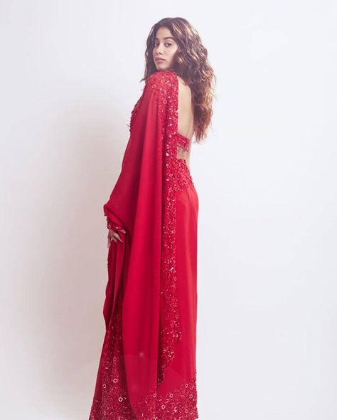 Manish Malhotra Saree, Jahnvi Kapoor, Saree Pose, Janvi Kapoor, Jhanvi Kapoor, Janhvi Kapoor, Saree Poses, Indian Fashion Saree, Saree Photoshoot