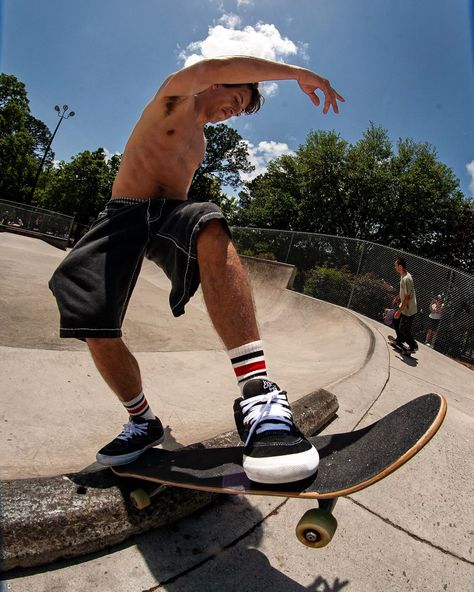 Josh Dunn ( @beautyoutofbabylon ) local photographer, OG skater, fantastic wordsmith, and SOCCO enthusiast never does anything short of excellent. 📸🛹✍️🧦 ⚡️ In the last year Josh has done countless, rad photoshoots for us in the local skateboarding scene, including one for our latest @mikevallely drop! 👊🏻 We never want to miss a moment to highlight someone who is absolutely killing it in life, especially in our own backyard. 📍Though we have Southern California roots, we are currently stat... Skater Poses, Skater Photoshoot, Parking Curb, Retro Socks, Skateboard Photos, Beach North Carolina, Skate Photos, Skater Vibes, Skater Boys