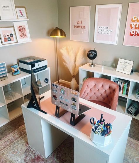 Home Office On A Budget, Setting Up A Home Office, Atelier Decor, Office On A Budget, Feminine Home Offices, Work Office Decor, Cozy Home Office, Deco Studio, Office Guest Room