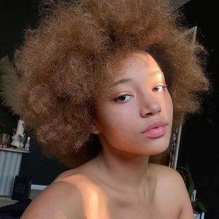 amandla (@amandlastenberg) • Instagram photos and videos Amandla Stenberg Aesthetic, Natural Hair Movement, Amandla Stenberg, Celebrity Selfies, Celebrity Haircuts, Bold Hair Color, Celebrity Makeup Looks, Creamy Blonde, Wavy Style