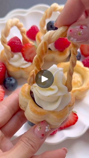 Desserts With Puff Pastry, Pastry Basket, Mascarpone Filling, Pillsbury Dough, Puff Pastry Desserts, Berry Basket, Puff Pastry Dough, Berry Baskets, Pastry Tart