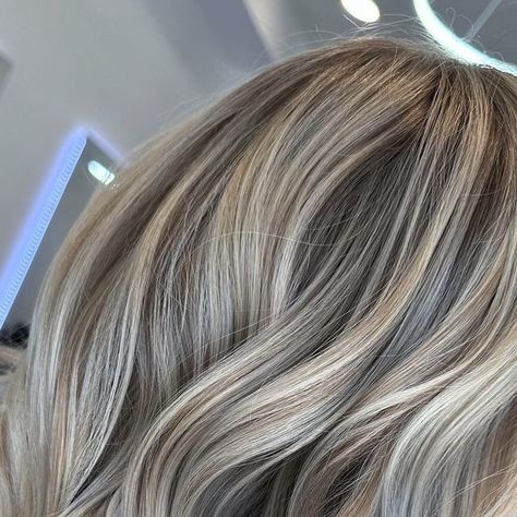 BLONDE/BALAYAGE SPECIALIST | NORTH WEST on Instagram: "Babylights, and a blended root tap at the basin. Styled with my favourite wand by hot tools" Basin Balayage, Root Tap Blonde, Root Tap, Blonde Hair Goals, Blonde Hair With Roots, Blonde Hair Transformations, Highlights And Lowlights, Blonde Hair With Highlights, Hair Makeover