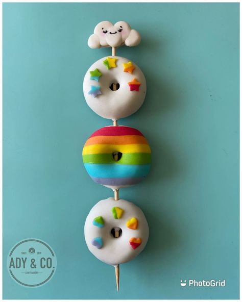 Ady & Co.’s Instagram post: “Somewhere over the rainbow 🌈” Donut Decorating Ideas, Rainbow Donut, Donut Decorations, Somewhere Over The Rainbow, Cute Baking, Donut Shop, Mini Donuts, Brownie Cake, Cake Donuts