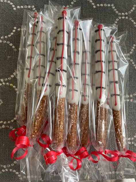 12 Medical Themed Chocolate Covered Pretzel Thermometers - Etsy Nurse Graduation Table Centerpiece, Nursing Grad Cake Ideas, Medical Party Decorations, Nurse Themed Cocktails, Nursing Decorations, Nursing Grad Party Ideas, Nurse Theme Party, Nurse Themed Graduation Party, Bsn Graduation Party