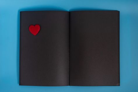 A blank page of black paper notebook lyi... | Premium Photo #Freepik #photo #background #wedding #mockup #heart Blank Page Backgrounds, Notebook Page Aesthetic, Blank Notebook Page, Photo Background Wedding, Background Open, Open Notebook, Design Sites, Ram Image, Background Wedding