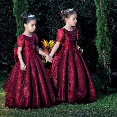 Burgundy Red Wedding, Snow White Wedding, Burgundy Flower Girl Dress, Red Flower Girl Dresses, Red Wedding Theme, Burgundy Flowers, Frocks For Girls, Gothic Wedding, Burgundy Dress