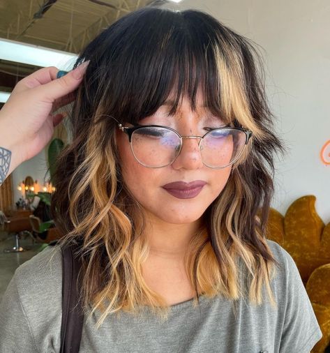 Stunning Black-and-Blonde Shag Balayage Shag Hair Bangs, Shag Haircut For Short Hair, Shag Balayage Brunette, Color Blocking Hair Blonde, Fringe Shag Hair, Color Block Hair Ideas Bangs, Long Bangs Shag, Shag Fine Hair Medium, Short Hair Styles Color Ideas