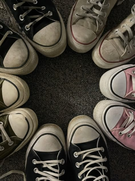 Converse circle Shoes In A Circle Picture, Converse Background, Converse Aesthetic Wallpaper, Converse Poster, Converse Shoes Aesthetic, Dark Red Converse, Converse Wallpaper, Converse Photography, Aesthetic Converse