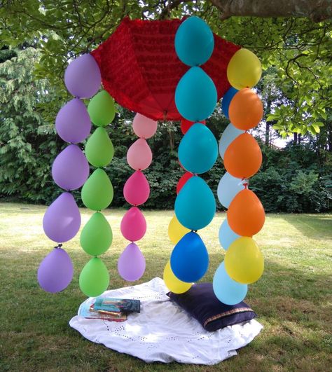 Party Hacks Diy, Summer Party Hacks, Eco Friendly Party, 40 Balloons, Garden Centerpiece, Eco Friendly Garden, Party Hacks, Sustainable Garden, Colourful Balloons