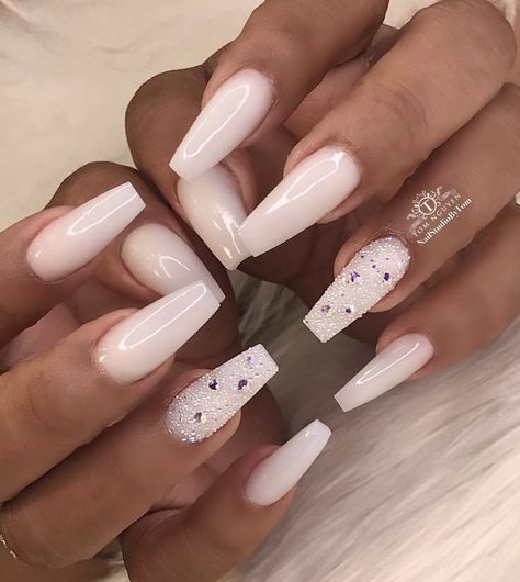 Acrylic Nails Ballerina, Ballerina Nails Designs, Nails Ballerina, Unghie Sfumate, Milky Nails, White Acrylic Nails, Gold Nail, Nails White, Ballerina Nails