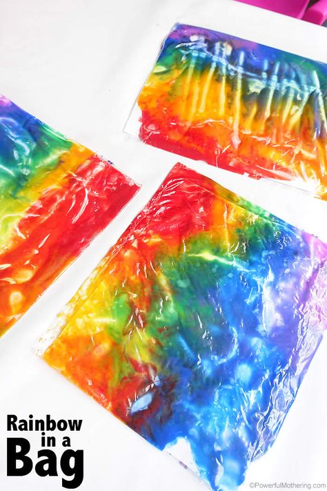 tired of messy art? This rainbow in a bag is just perfect to get a sensory and mess fix without the mess! Its great for babies toddlers and even preschoolers with the extended ideas. Turtle Classroom, Vetenskapliga Experiment, Easter Foods, Rainbow Craft, Rainbow Activities, Weather Theme, Spring School, Kids Rainbow, Messy Art