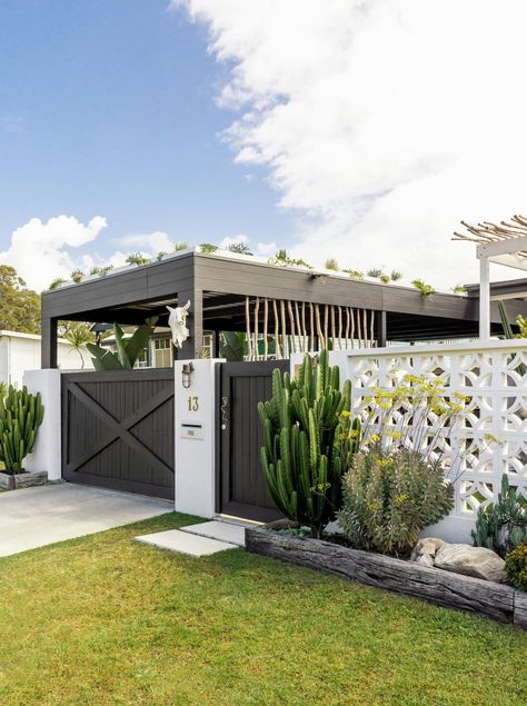 Breeze Block Wall, House Fence Design, Tropical Garden Design, Front Fence, Carport Designs, Greenhouse Interiors, Front Gates, Home Magazine, House Landscape