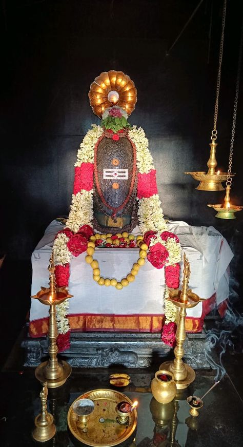 Sunlight on Siva lingam ❤️ Srikalahasti Lingam, Arunachala Shiva Images Hd, Shiva Lingam Images Hd, Siva Lingam, God Sivan, Shiva Images Hd, Santana Dharma, Mahavatar Babaji, Hara Hara