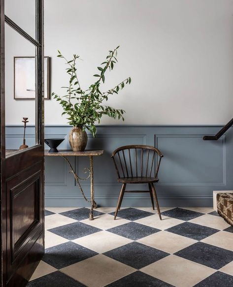 Dream Bungalow, Hallway Tiles, Natural Stone Tile Floor, Black And White Tiles Bathroom, Modern Georgian, Flat Renovation, House Hallway, Hallway Landing, Main Bathroom Ideas